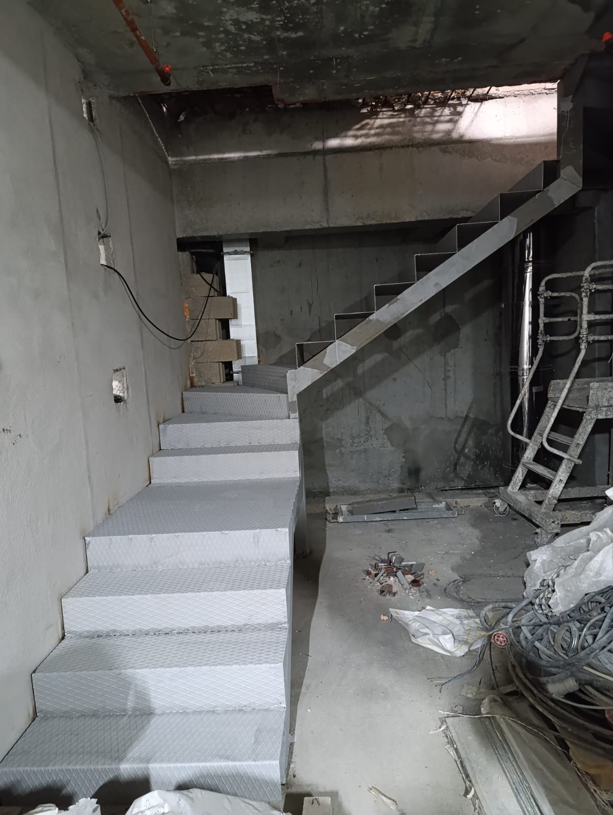 ÇELİK MERDİVENLER/STEEL STAIRS Resmi